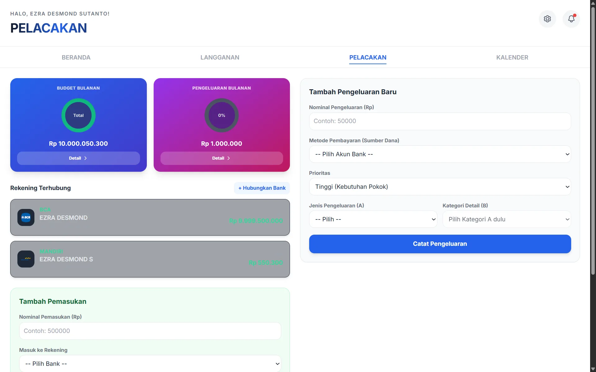 Screen input pengeluaran dan pemasukan Finance Tracker dengan kartu bank terhubung.
